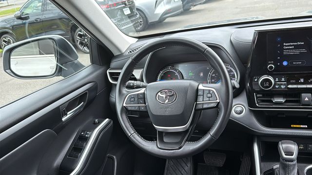 Used 2025 Toyota Highlander Hybrid SUV
