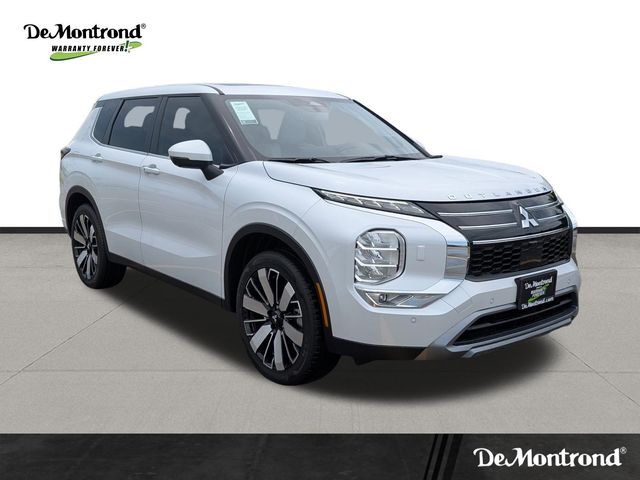 2025 Mitsubishi Outlander SE White at Emmons Autoplex