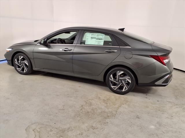 2025 Hyundai Elantra SEL Convenience photo