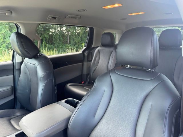 Used 2025  Kia LXS image 23