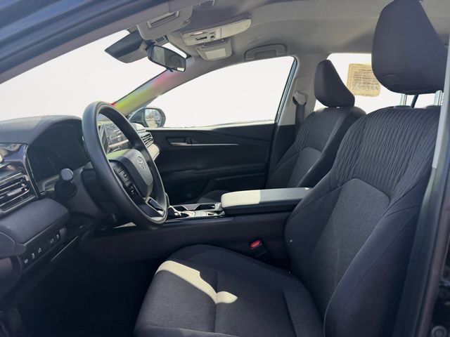 2025 Toyota Camry LE - Photo 9