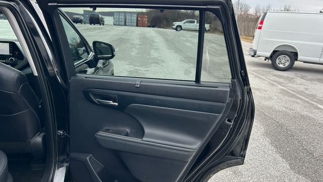 Used 2021 Toyota Highlander Hybrid SUV