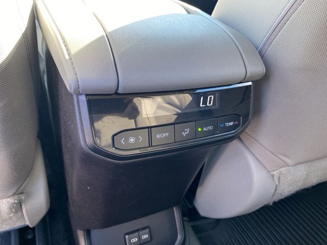 2022 Toyota Highlander Hybrid LE photo