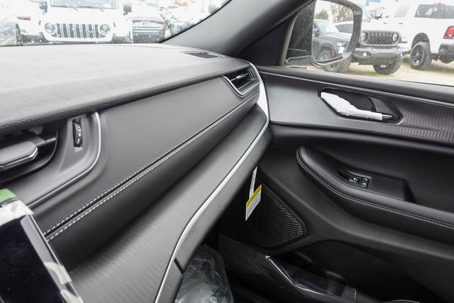 new 2025 Jeep Grand Cherokee car, priced at $40,720