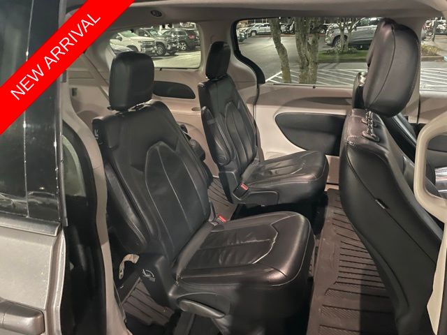 2018 Chrysler Pacifica Touring L 10