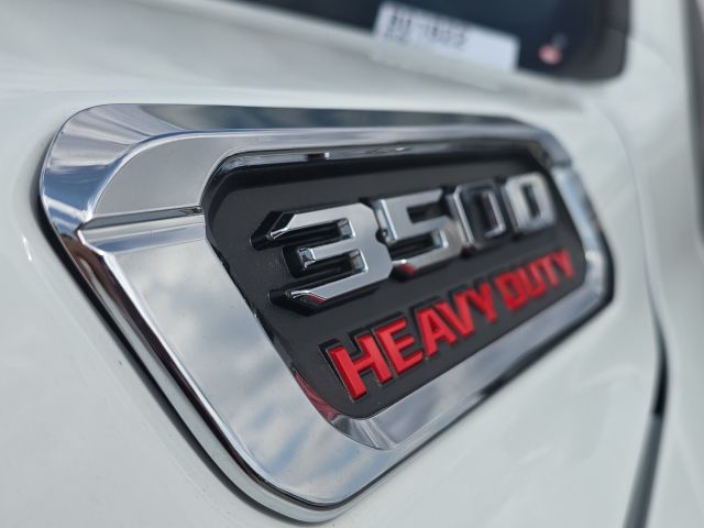 2024 Ram 3500 SLT:B01822