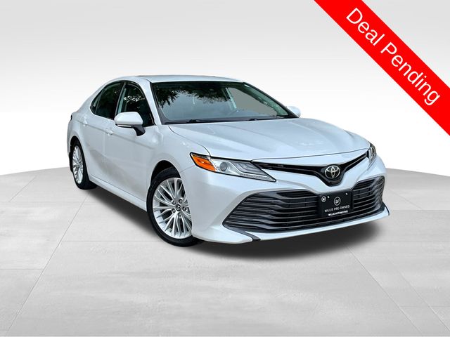 White (Wind Chill Pearl) 2019 Toyota Camry XLE FWD Sedan Front-Wheel Drive 8-Speed Automatic