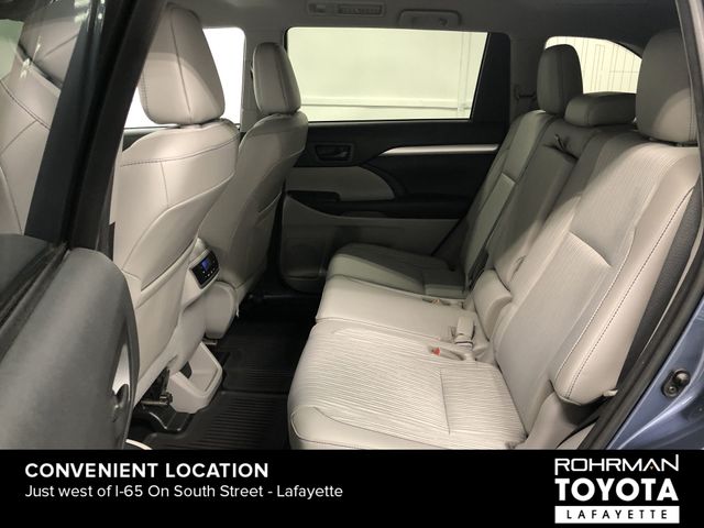 2016 Toyota Highlander LE Plus V6 26