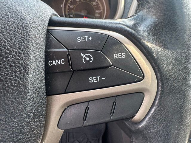 Used 2016 Silver Jeep Limited image 19