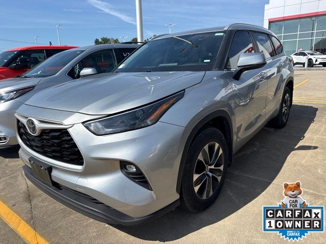 Celestial Silver Metallic 2024 Toyota Highlander SUV / Crossover All-Wheel Drive 8-Speed Automatic