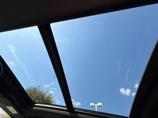 Used 2024 White GMC AT4 image 15