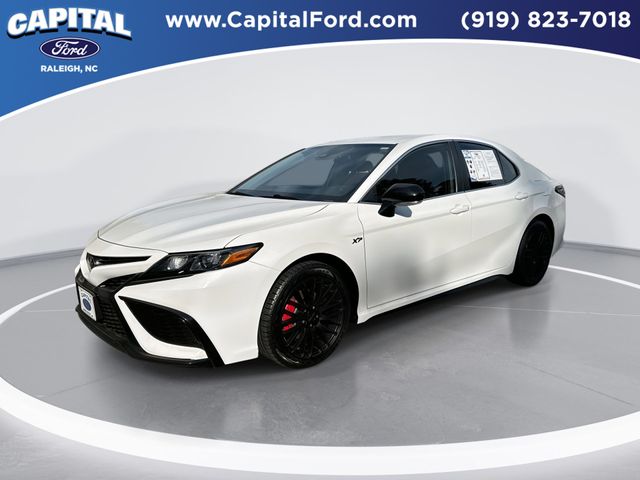 2022 Toyota Camry SE's photo