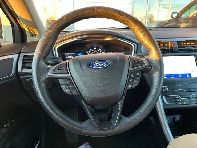 2020 Ford Fusion SE 21