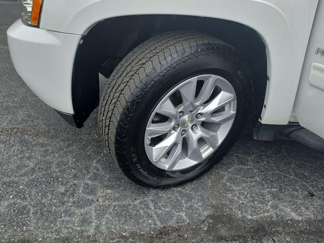 Used 2011 White Chevrolet LT image 32