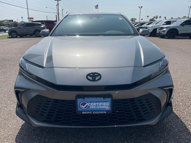 Used 2025  Toyota SE image 2