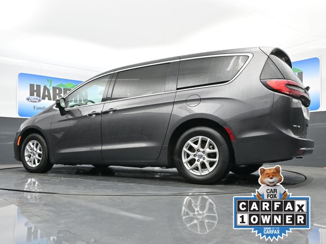 2023 Chrysler Pacifica Touring L photo