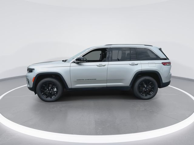 Used 2022 Silver Jeep Limited image 5
