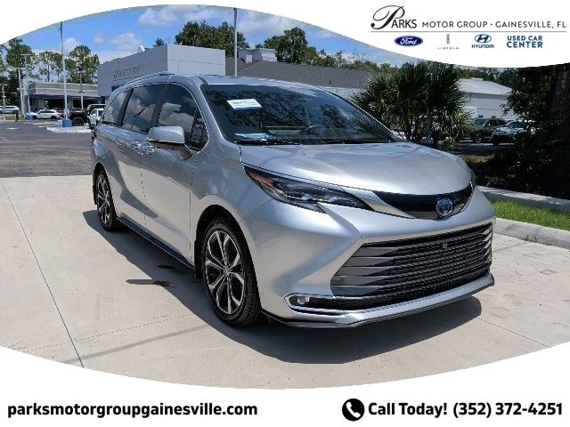  2025 Toyota Sienna Platinum 7-Passenger FWD   