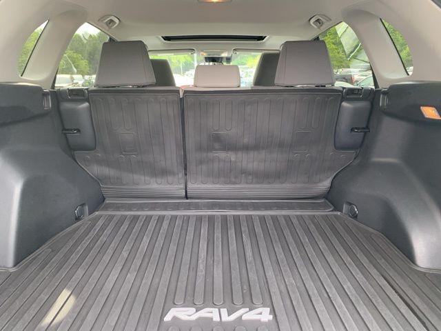 2021 Toyota RAV4 Hybrid XLE photo