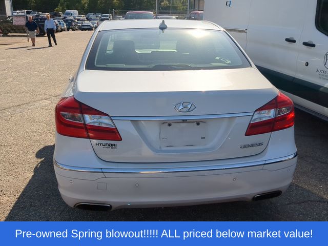 Used 2013 White Hyundai 3.8 image 4