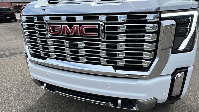 2024 GMC Sierra 2500HD Denali 9