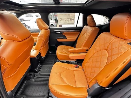 new 2026 Toyota Highlander Hybrid car