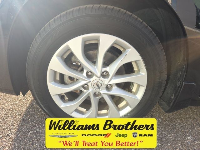 2019 Nissan Sentra SV - Super Black exterior view 11