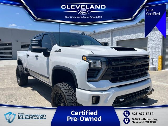 White (Iridescent Pearl Tricoat) 2025 Chevrolet Silverado 2500HD Pickup Truck Four-Wheel Drive Automatic