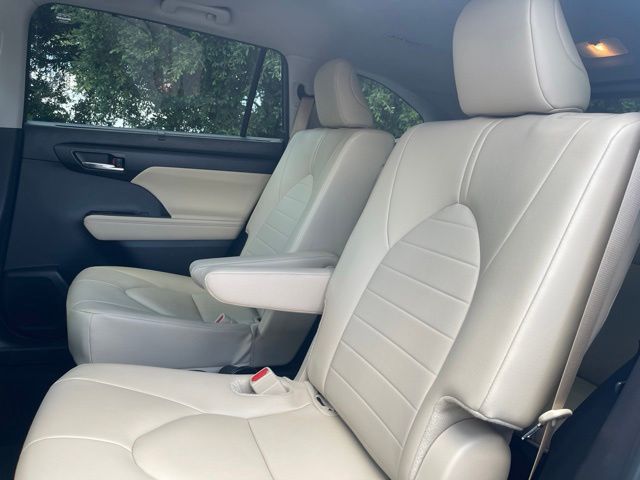 Used 2025 Toyota Highlander SUV