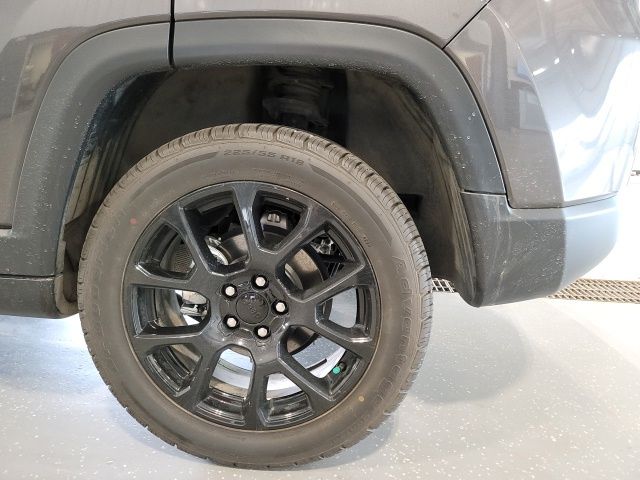 2022 Granite Crystal Metallic Clearcoat Jeep Compass Altitude 4X4 SUV