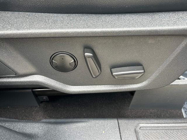 Used 2022 Black Ford Wildtrak image 11