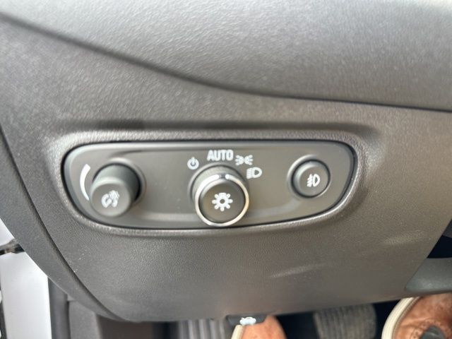 Used 2024 White Chevrolet Premier image 50