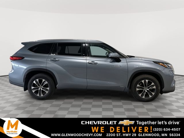 Moon Dust 2020 Toyota Highlander Hybrid XLE AWD SUV / Crossover All-Wheel Drive Continuously Variable Transmission