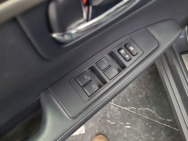 2013 – Lexus – ES