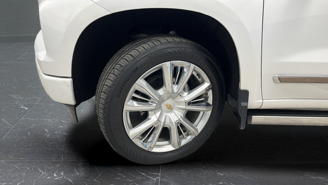 Used 2022 Iridescent Pearl Tricoat Chevrolet High Country image 38