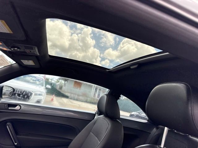 2018 Volkswagen Beetle - $22,888