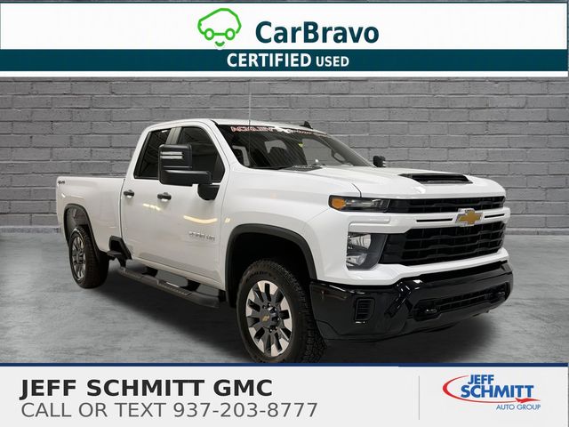 Summit White 2025 Chevrolet Silverado 2500HD Pickup Truck Four-Wheel Drive Automatic