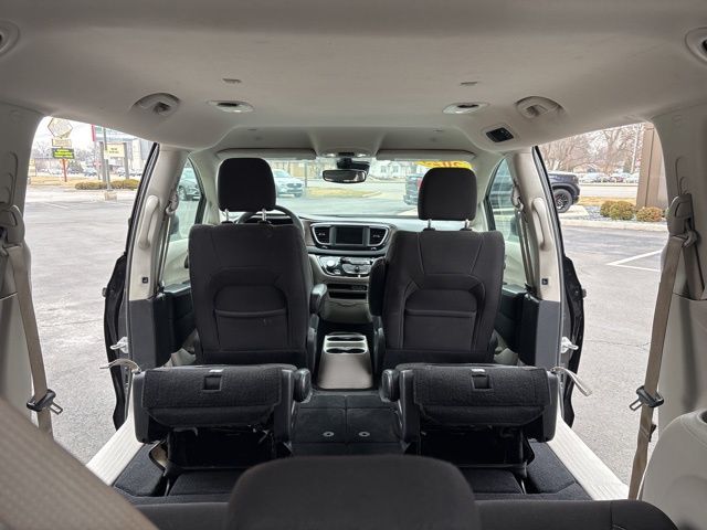 Used 2023 Black Chrysler LX image 31