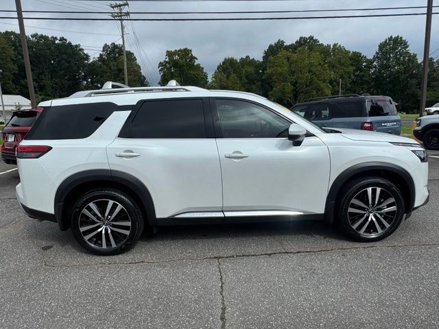 Used 2025 White Nissan Platinum image 10