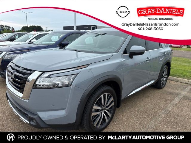 2022 Nissan Pathfinder Platinum 4WD's photo