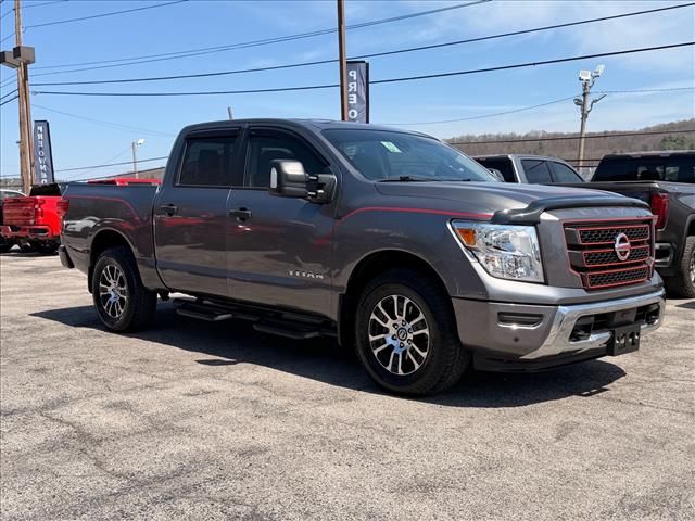 Gray (Gun Metallic) 2022 Nissan Titan SV Crew Cab 4WD Pickup Truck Four-Wheel Drive 9-Speed Automatic