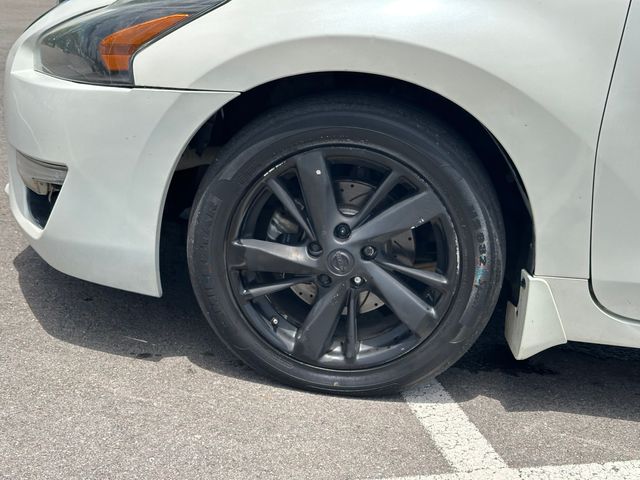 Used 2014 White Nissan 2.5 SV image 9