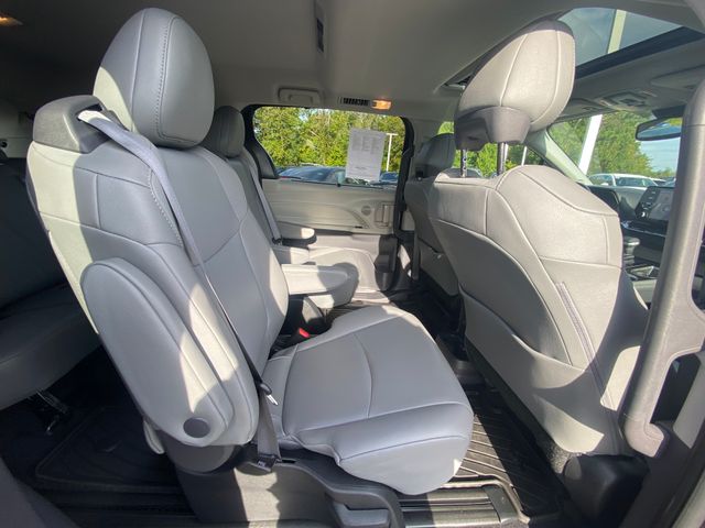 2022 Toyota Sienna XLE 41