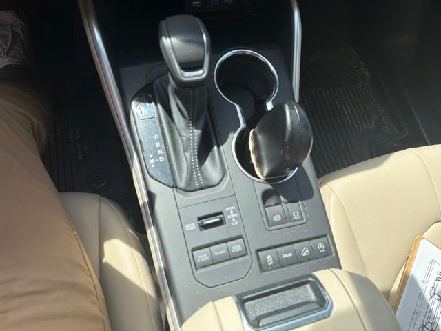 2022 Toyota Highlander XLE Off-white at Carlisle Cadillac Buick GMC
