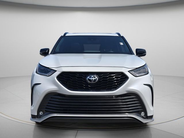 2023 Toyota Highlander - $37,999