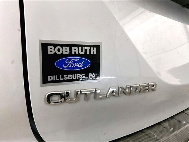 2022 Mitsubishi Outlander SEL White at Auto Express Mitsubishi