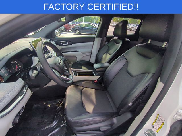 Used 2024 White Jeep Latitude image 16
