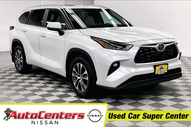 White (Wind Chill Pearl) 2024 Toyota Highlander SUV / Crossover Front-Wheel Drive 8-Speed Automatic