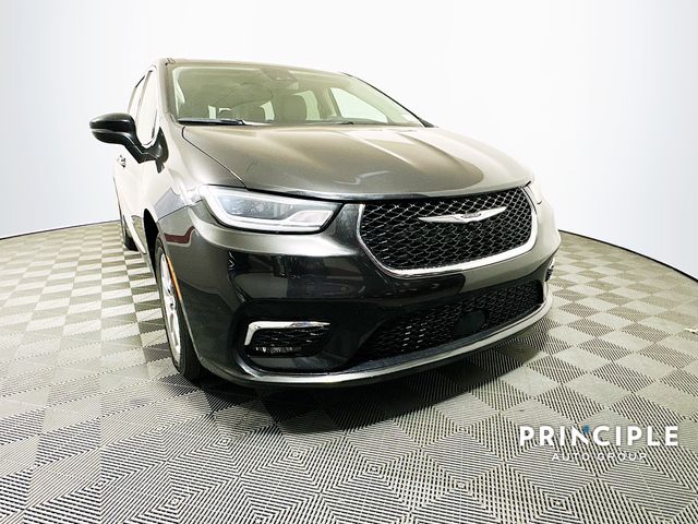 2023 Chrysler Pacifica Touring L photo