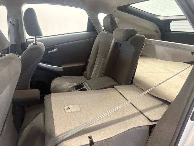 Used 2010  Toyota I image 10